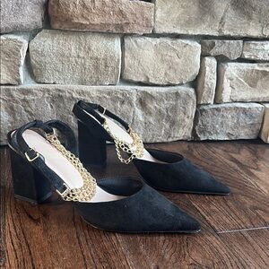 Elegant Black Women's Shoes with Gold Chain Detail size 8